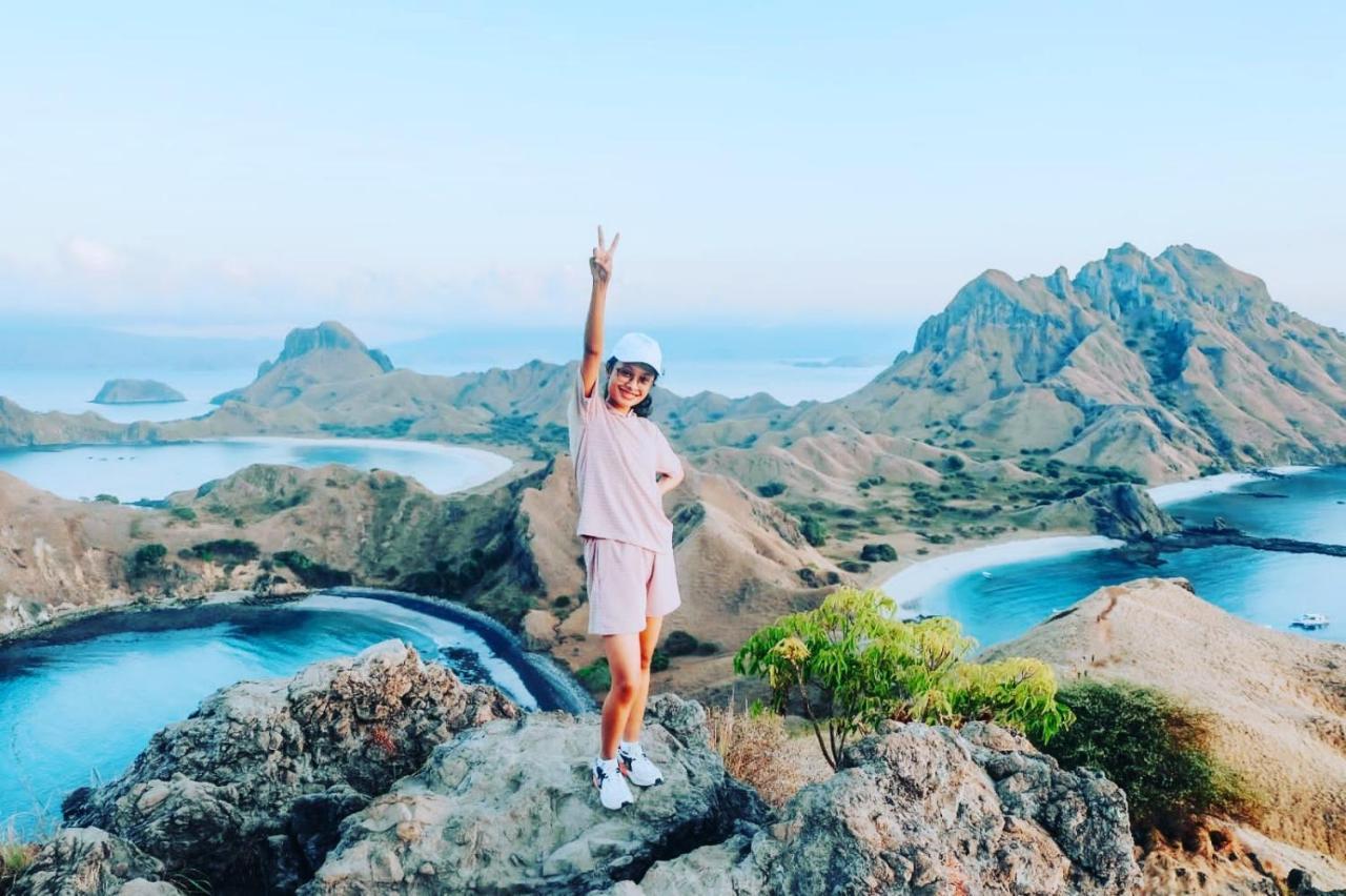 Komodoku One Love Homestay And Tour Лабуан-Бахо Экстерьер фото