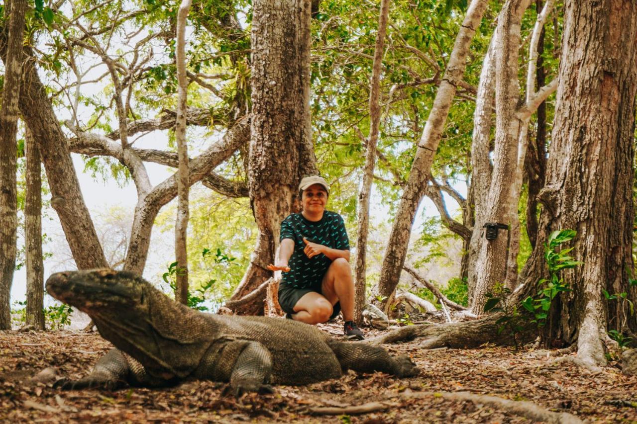 Komodoku One Love Homestay And Tour Лабуан-Бахо Экстерьер фото