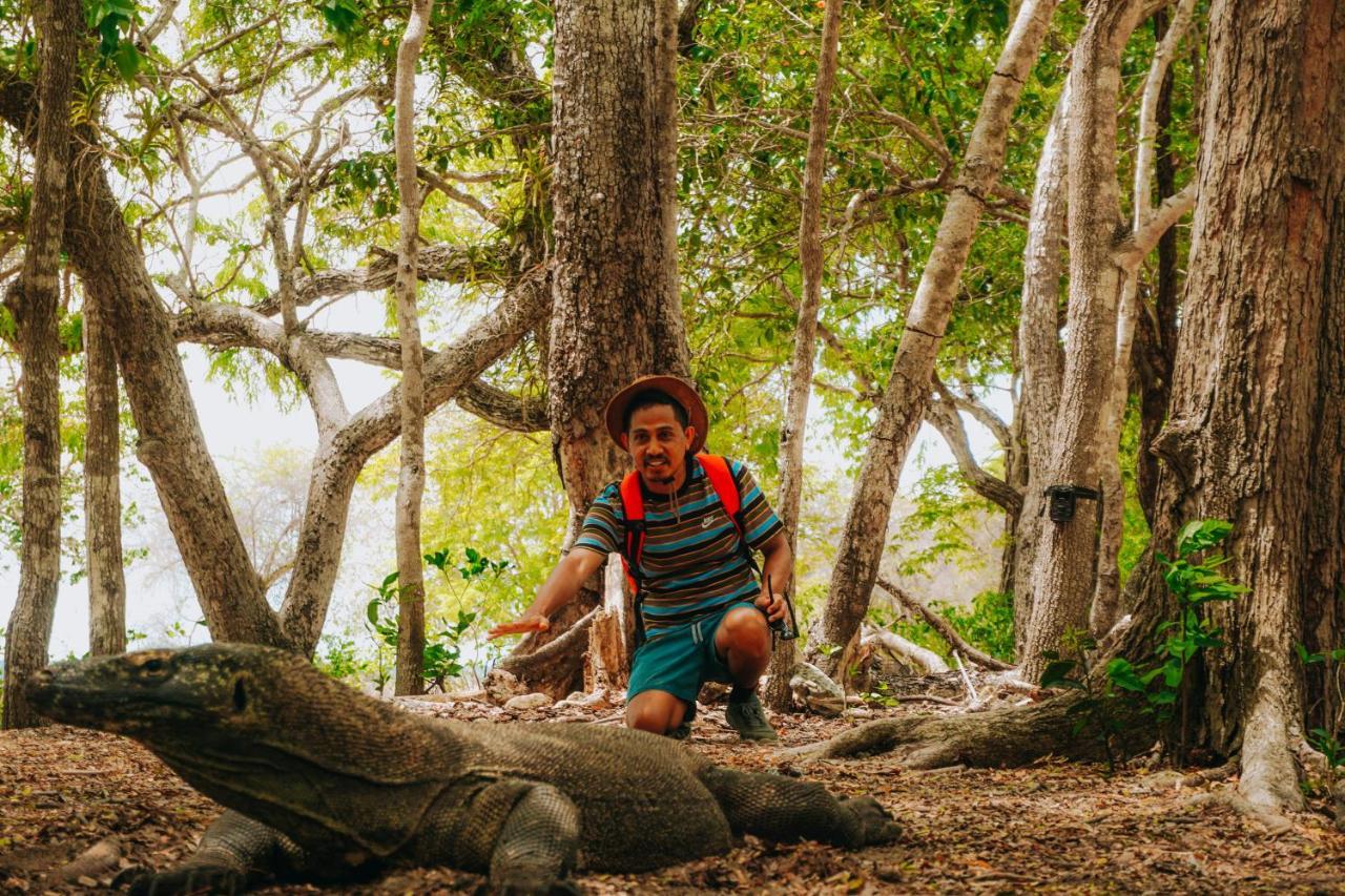 Komodoku One Love Homestay And Tour Лабуан-Бахо Экстерьер фото