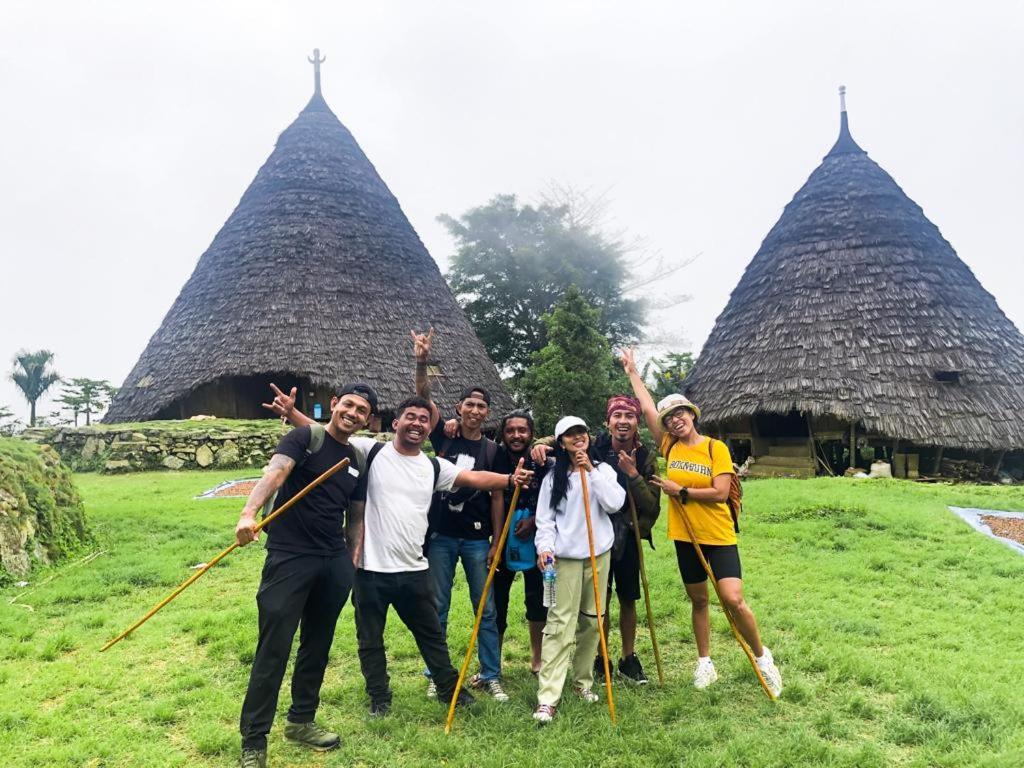 Komodoku One Love Homestay And Tour Лабуан-Бахо Экстерьер фото