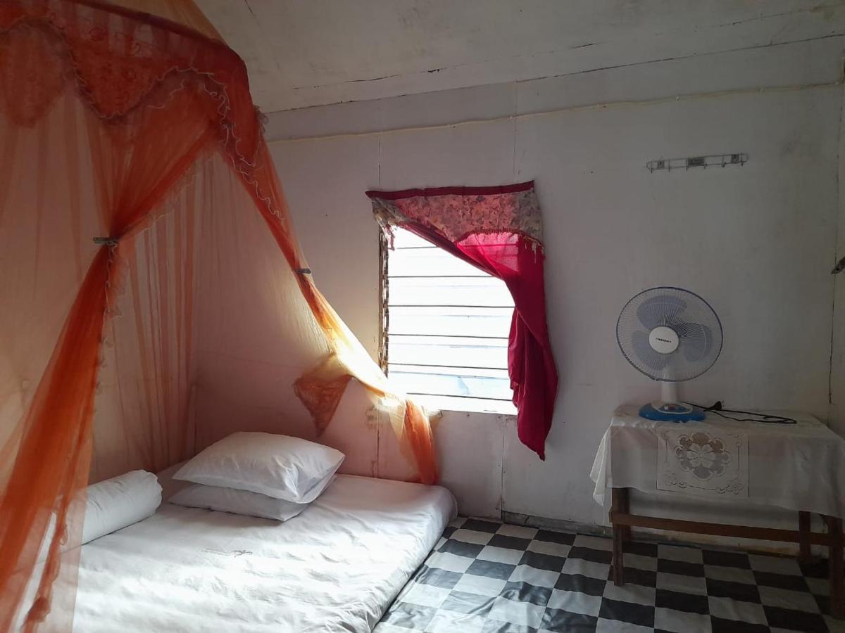 Komodoku One Love Homestay And Tour Лабуан-Бахо Экстерьер фото
